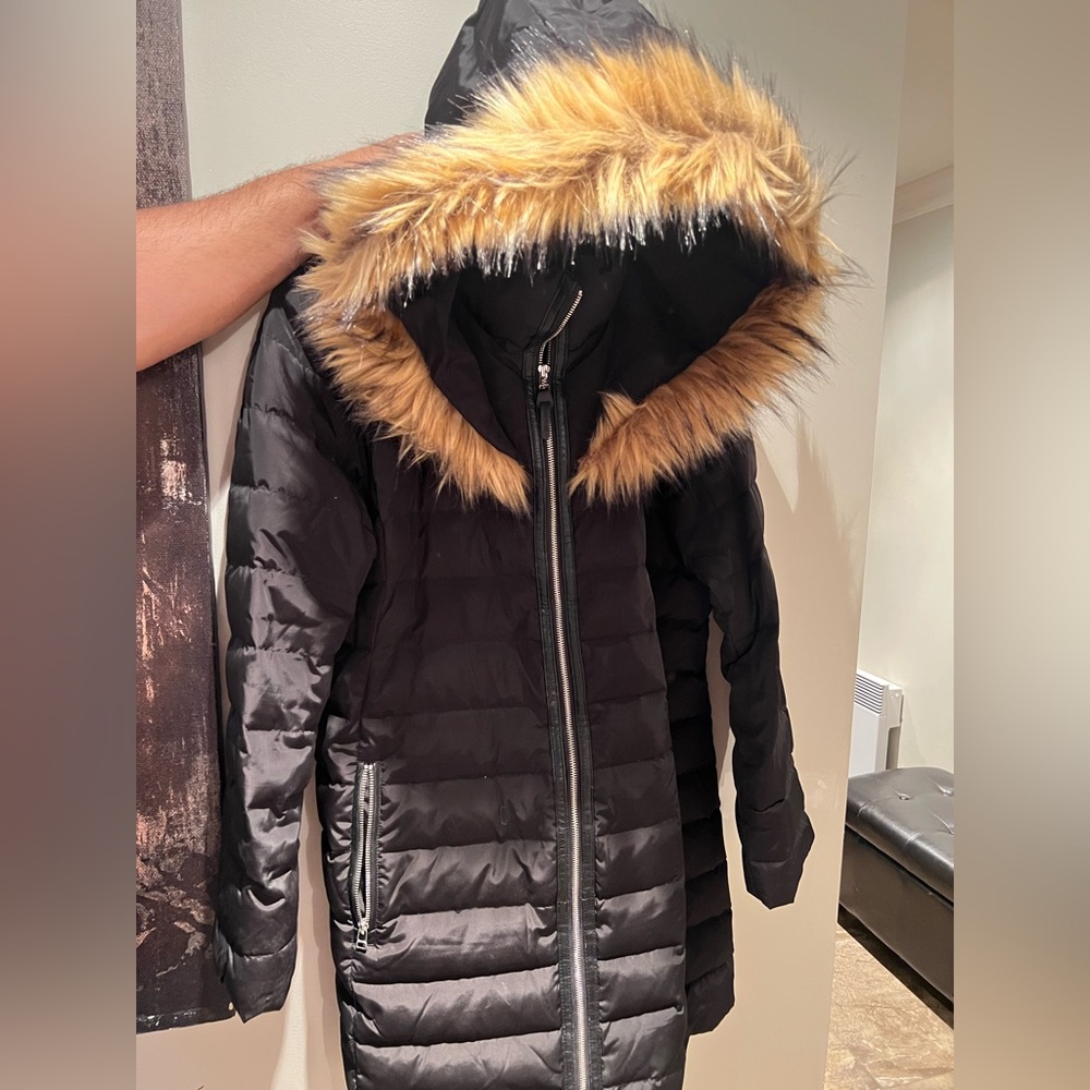 Women's Black Puffer Coat with Faux Fur Trim